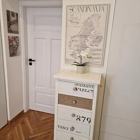 Old Town - 2 Bedrooms - Self Check-in Pressburg