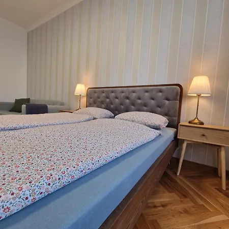 Old Town - 2 Bedrooms - Self Check-in Apartment Pressburg