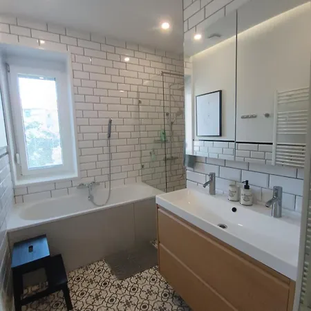 Old Town - 2 Bedrooms - Self Check-in Pressburg